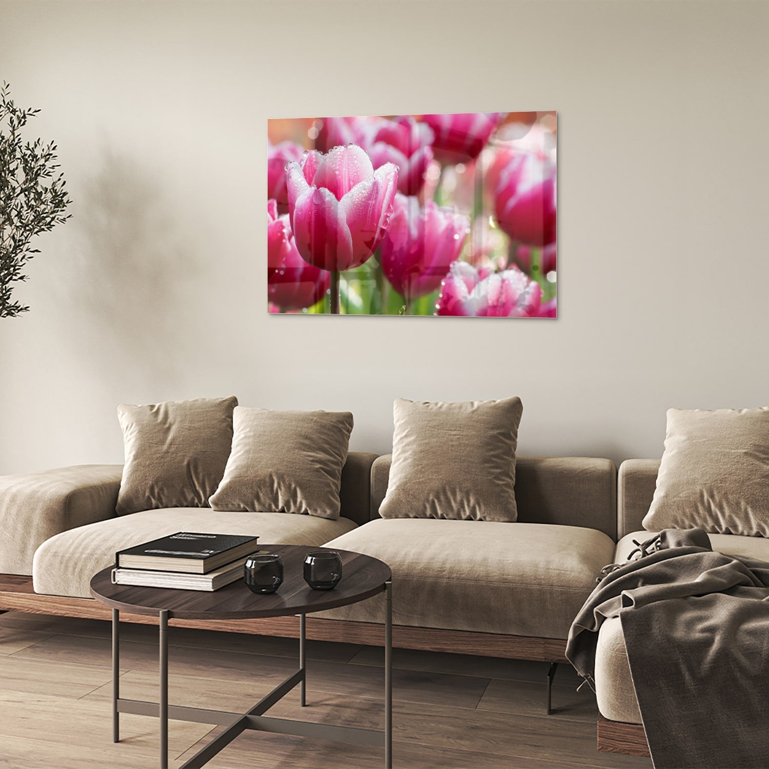 Glazen schilderij van roze tulpen met dauwdruppels, elegant en kleurig.
