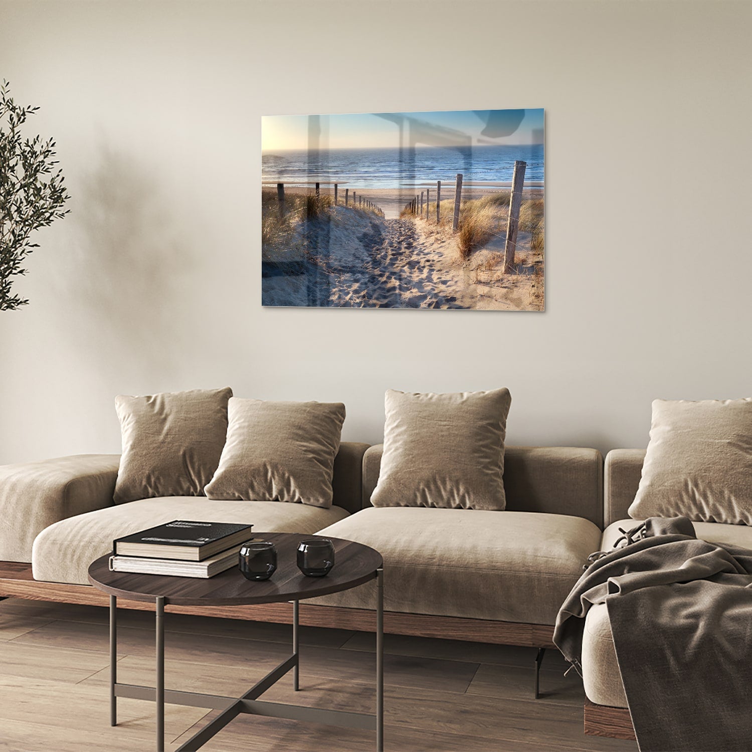 Glazen schilderij van een zandpad naar het strand met duinen en zee.