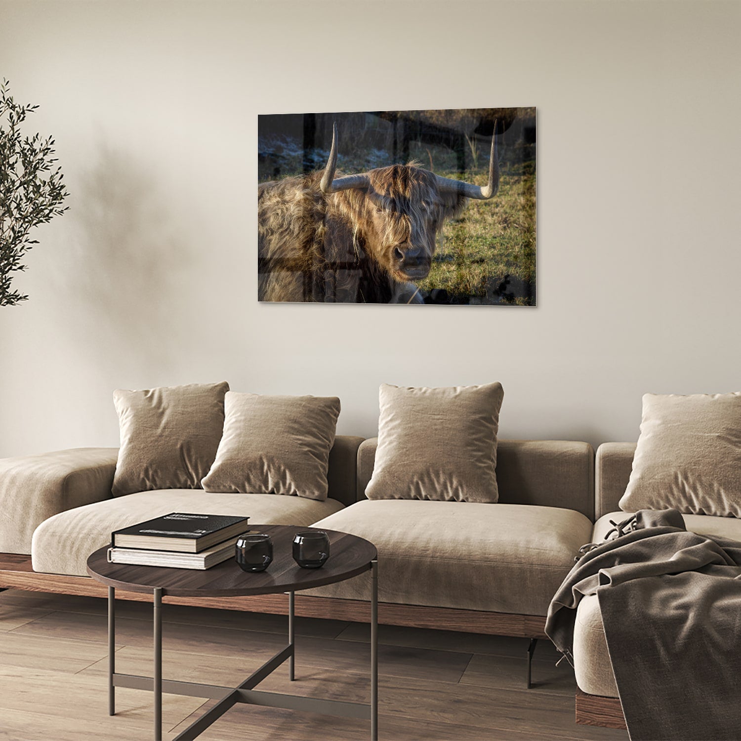 Glazen schilderij van een Highlander rund in een groene omgeving
