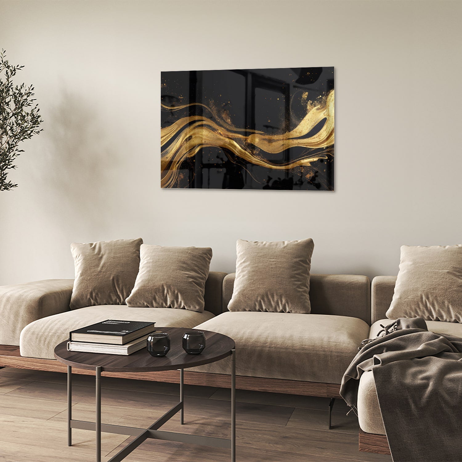 Glazen schilderij met gouden lijnen op een zwarte achtergrond, geschikt voor moderne interieurs.
