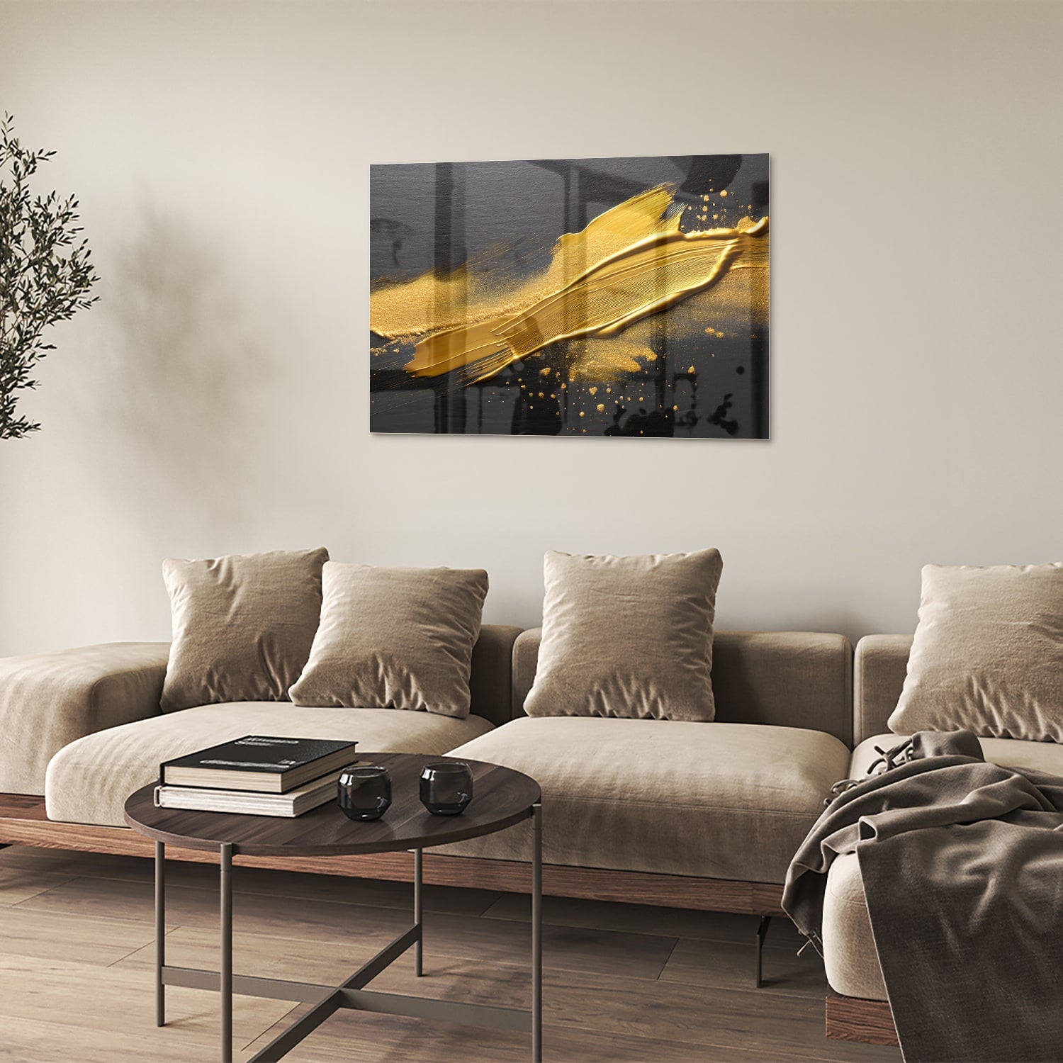 Modern glazen schilderij met gouden strepen op een zwarte achtergrond.