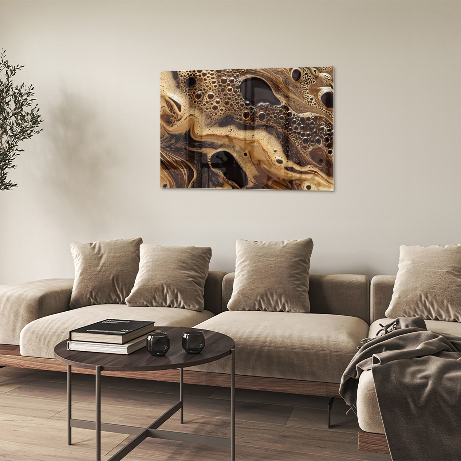 Abstract glazen schilderij met aardse kleuren en organische vormen, geschikt voor moderne interieurs.