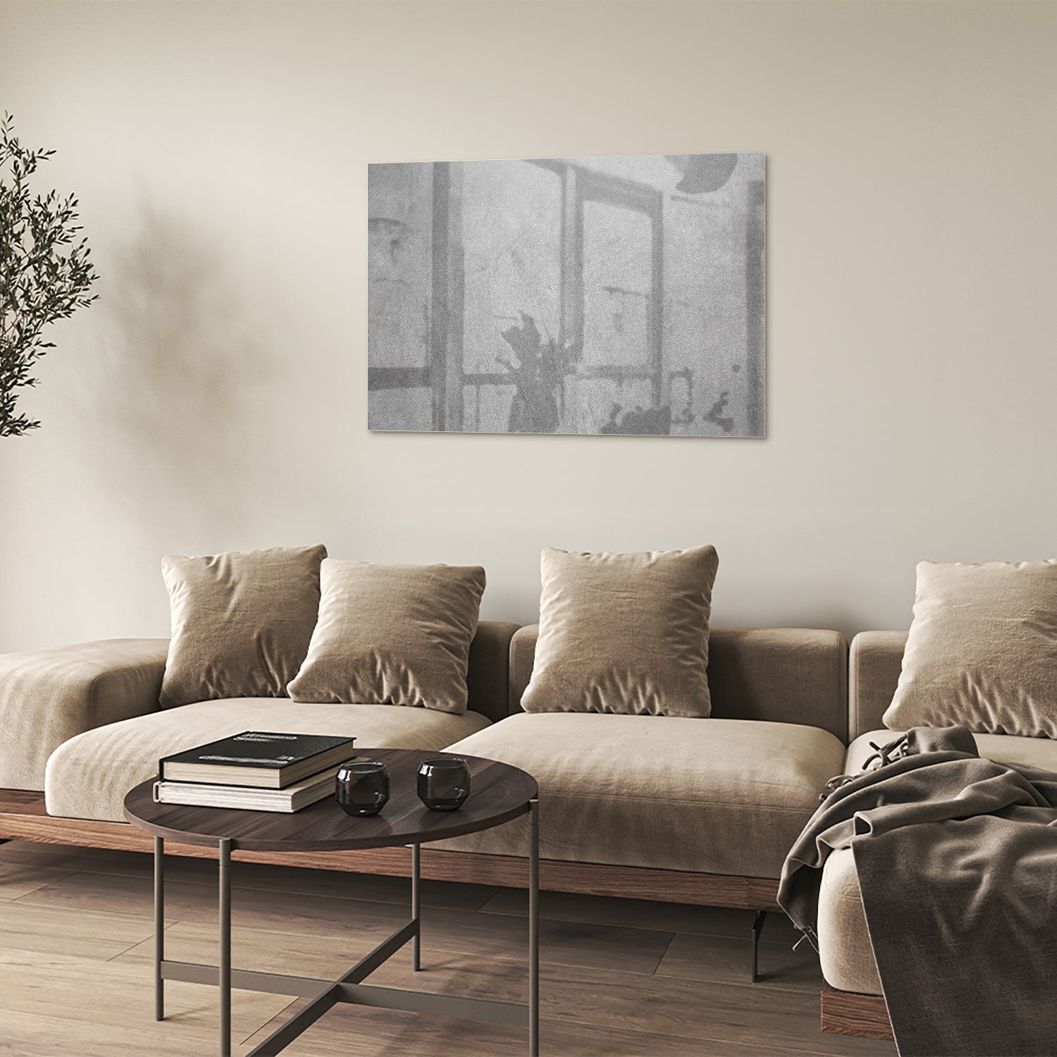 Minimalistisch glazen schilderij met handafdrukken aan de muur.