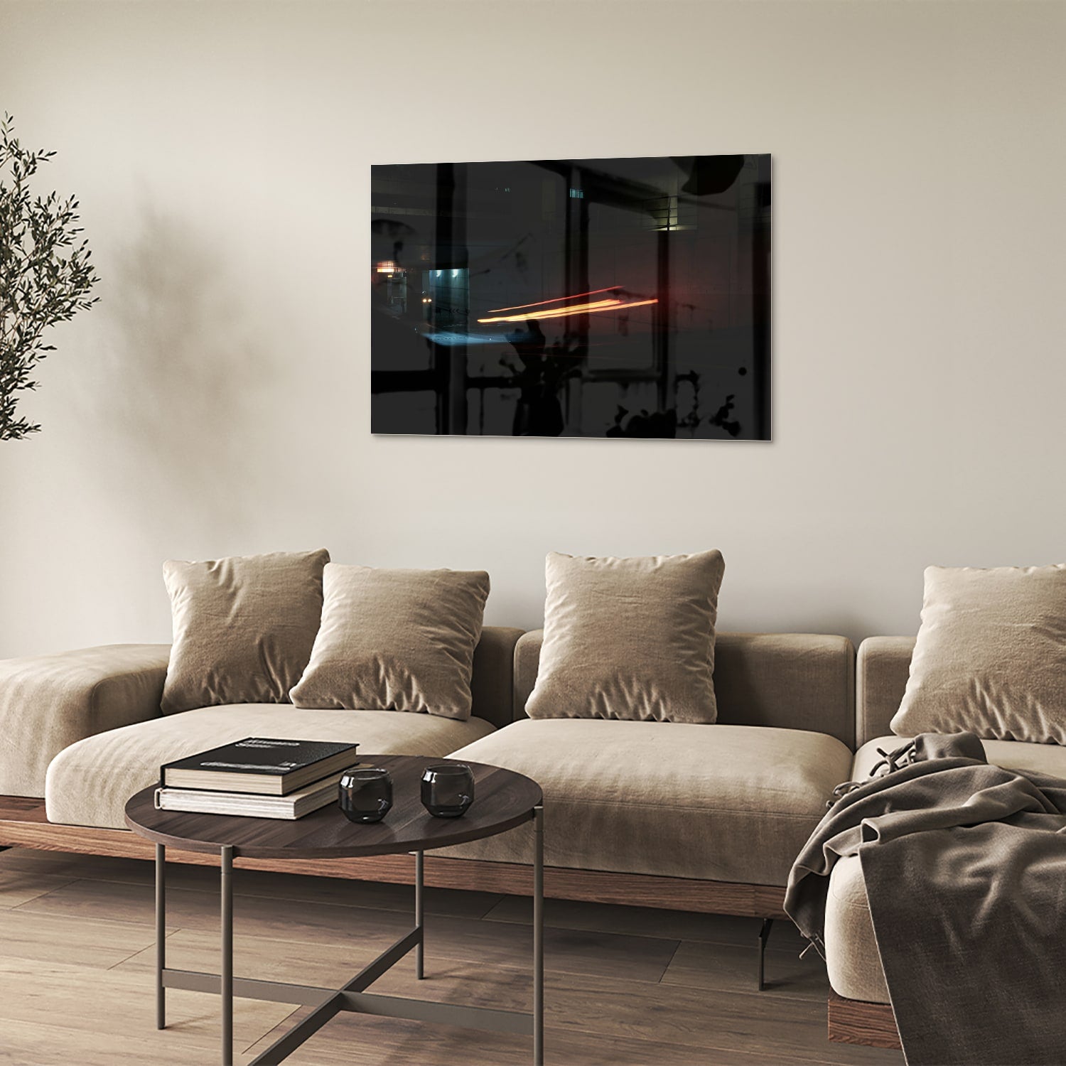 Stijlvol glazen schilderij met abstracte verlichting aan de muur boven een houten kast.