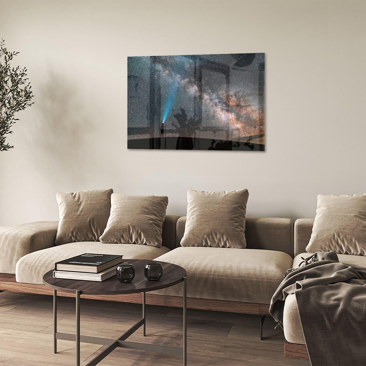 Glazen schilderij van een sterrenhemel met een lichtstraal.