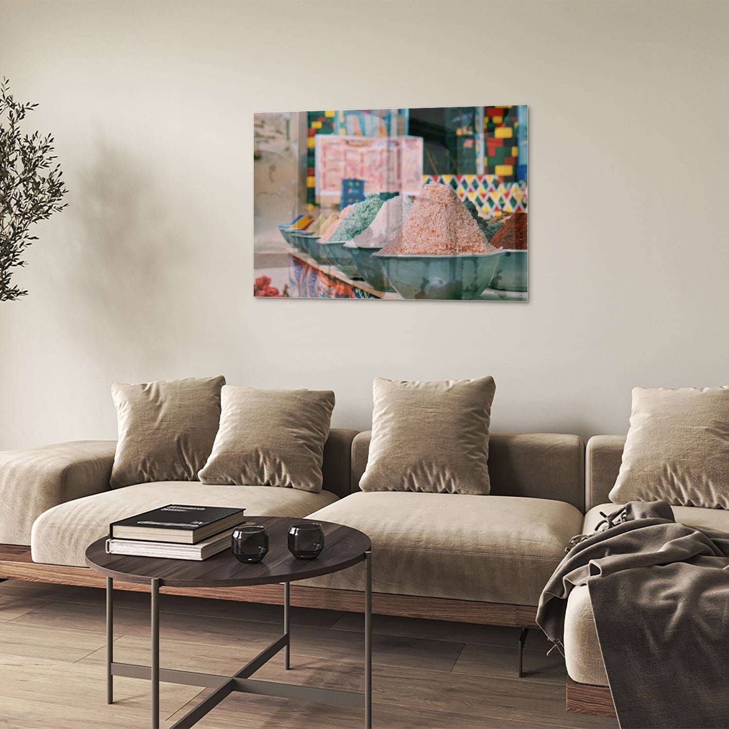 Kleurrijk glazen schilderij met verschillende specerijen in schalen