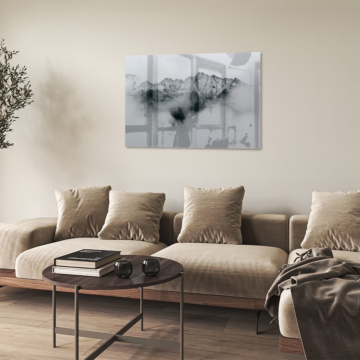 Glazen schilderij met bergen in zwart-wit, hangend aan de muur