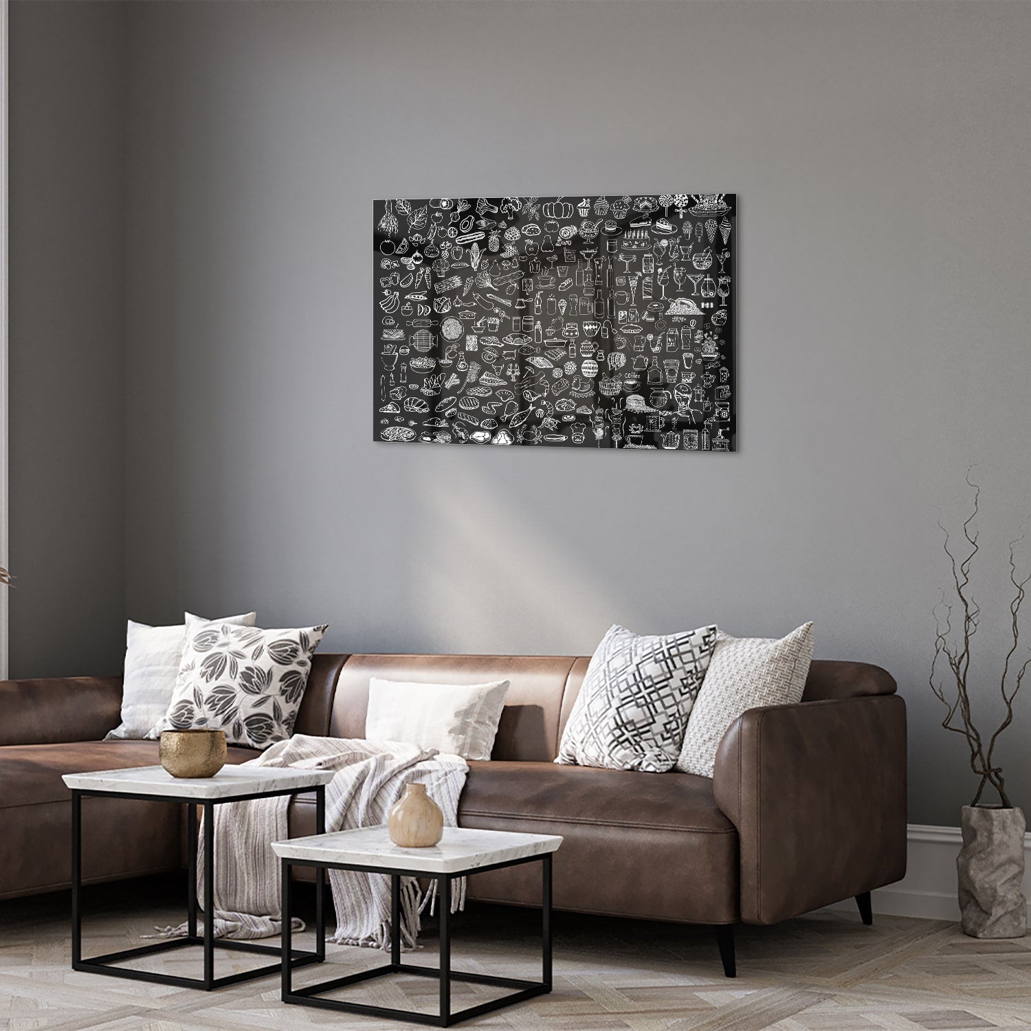 Glazen schilderij met zwart-witte illustraties aan een muur