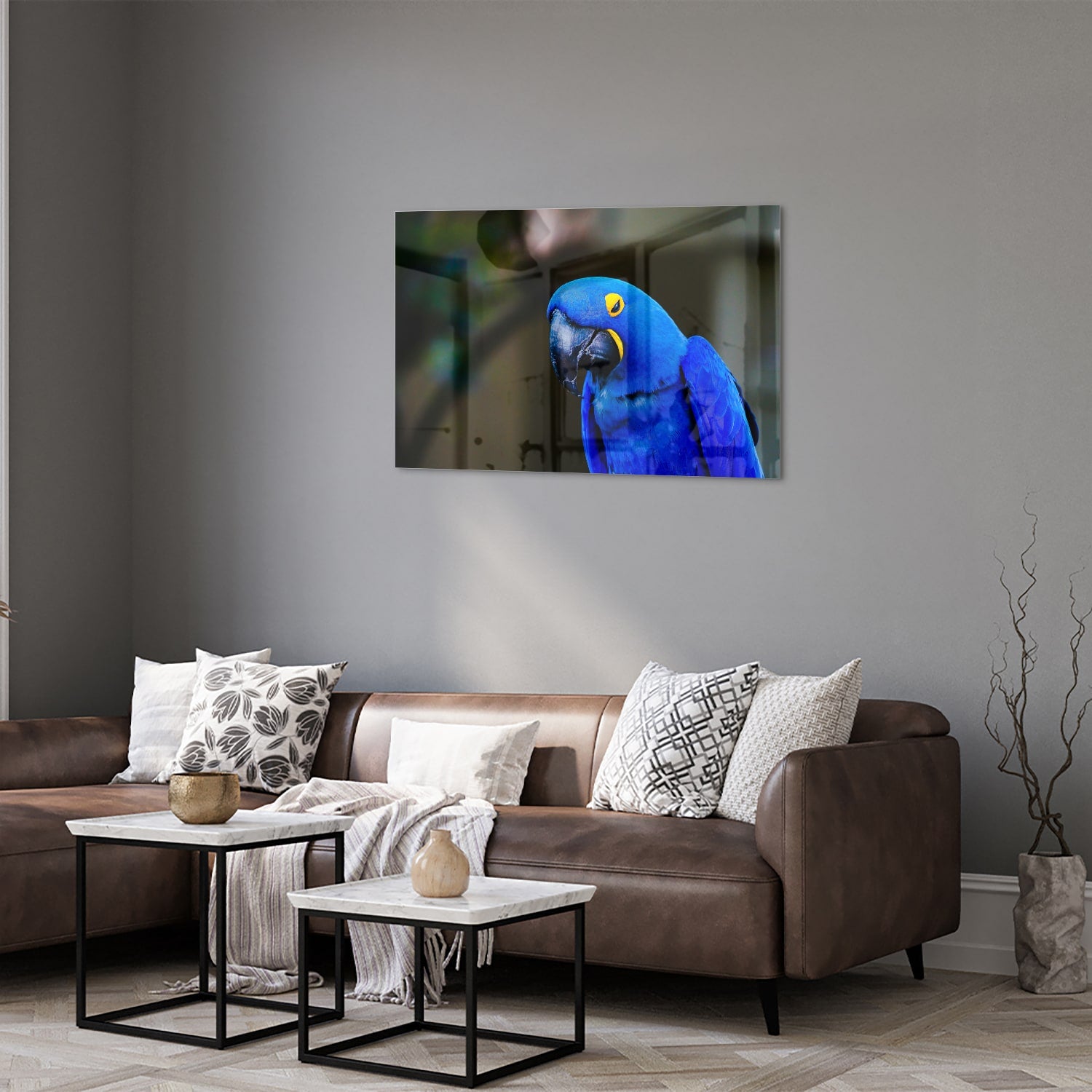 Glazen schilderij van een blauwe ara, ideaal voor wanddecoratie.