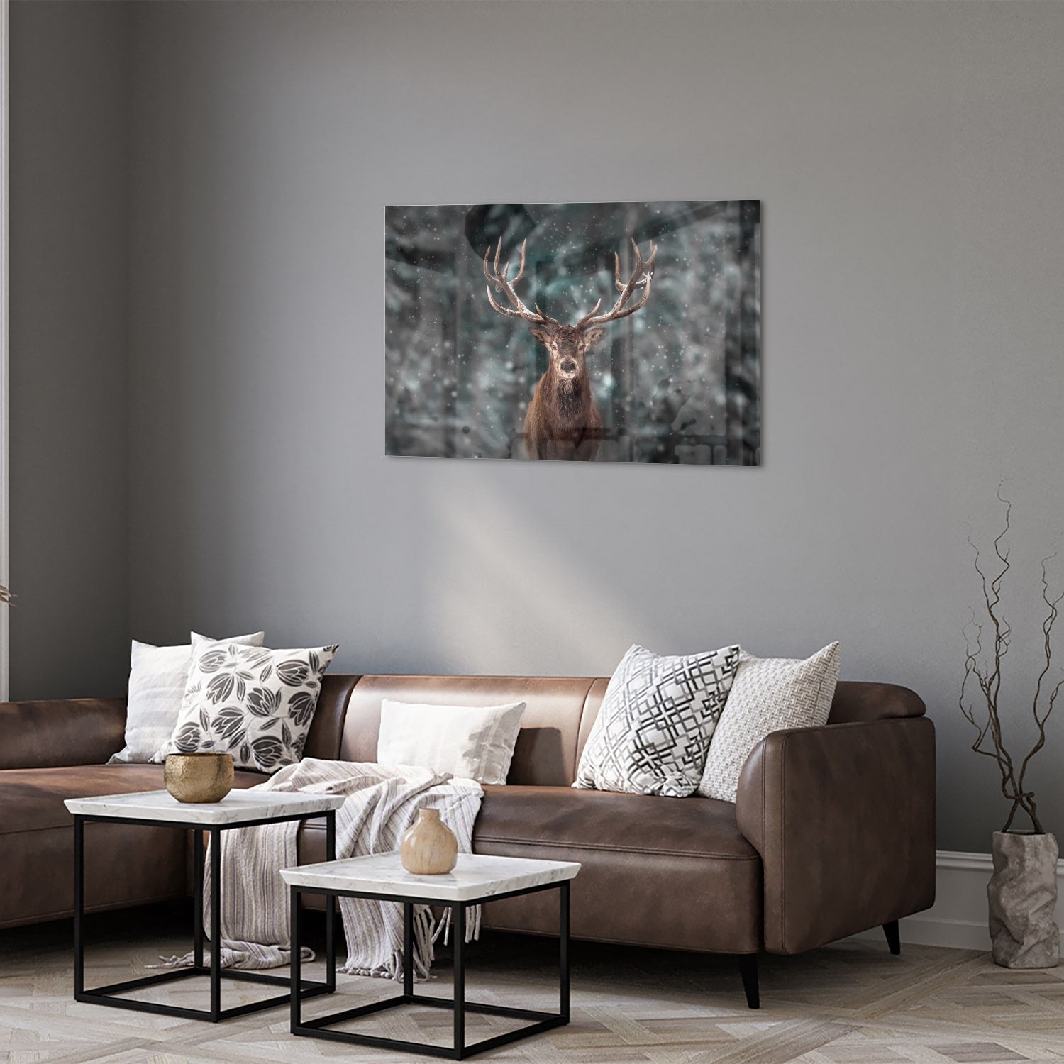 Glazen schilderij van een hert in een winterse setting