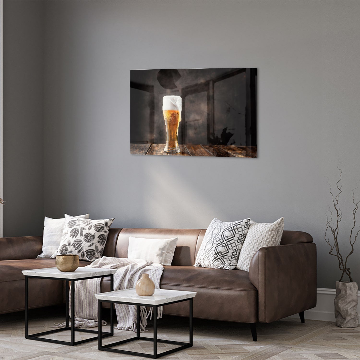 Glazen schilderij van een biertje op houten ondergrond