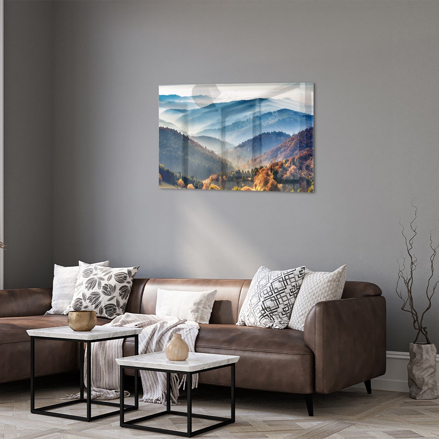 Glazen schilderij met een adembenemend berglandschap in warme herfstkleuren