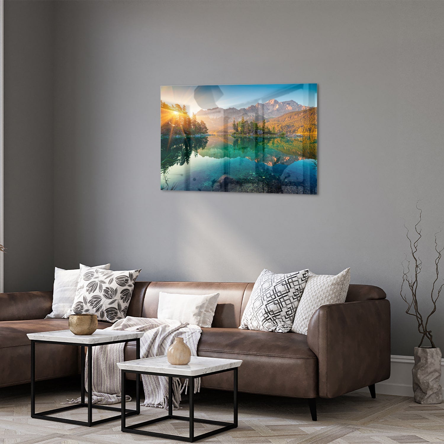 Glazen schilderij van een berglandschap met reflectie in het meer.