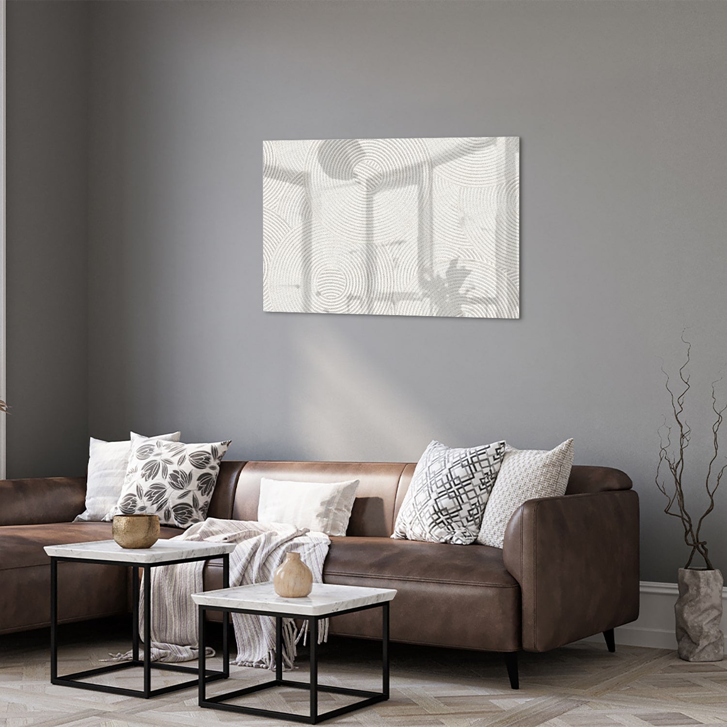 Minimalistisch glazen schilderij met spiraalpatronen aan de muur