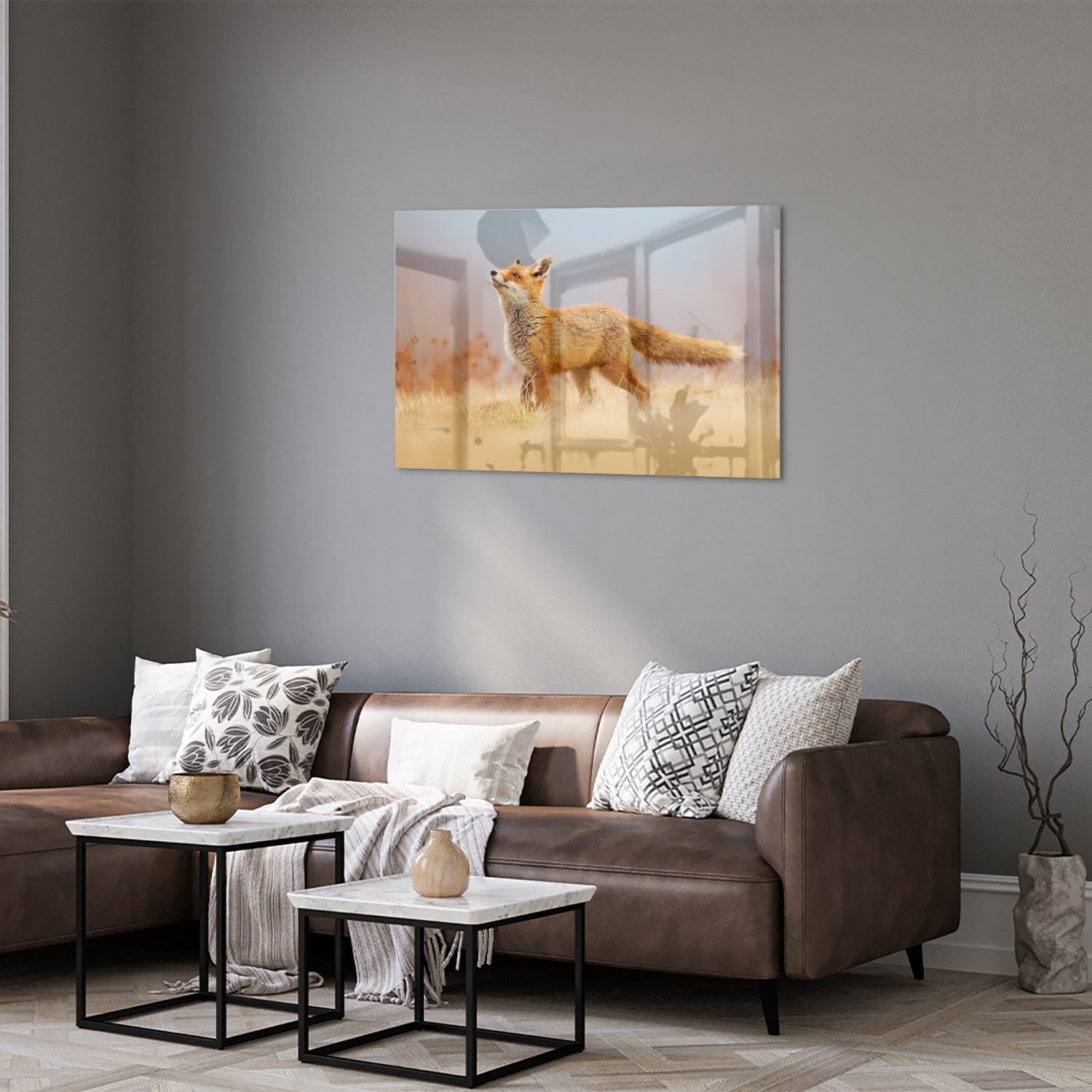 Glazen schilderij van een vos die in de natuur staat, perfect voor moderne interieurs.