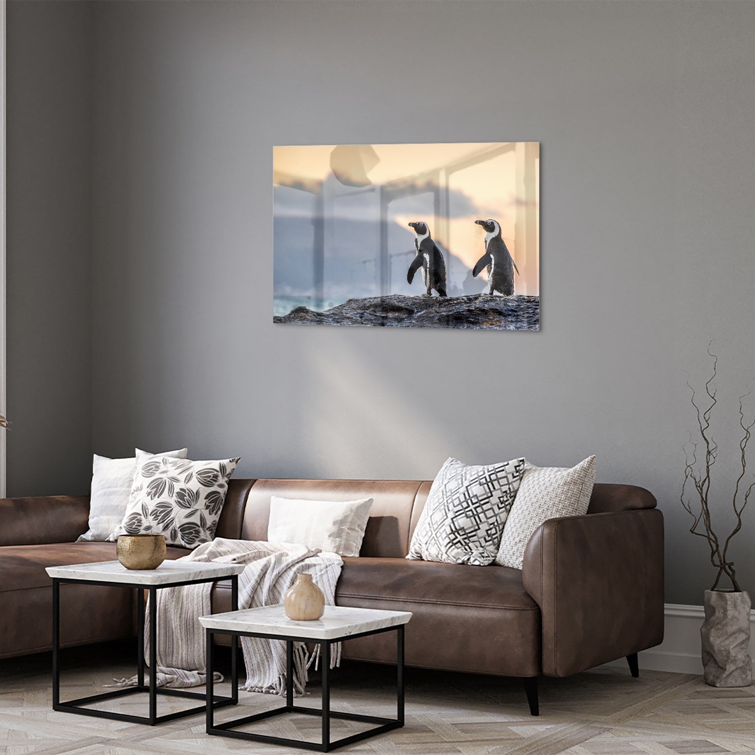 Glazen schilderij van pinguns aan zee met een zonsondergang op de achtergrond