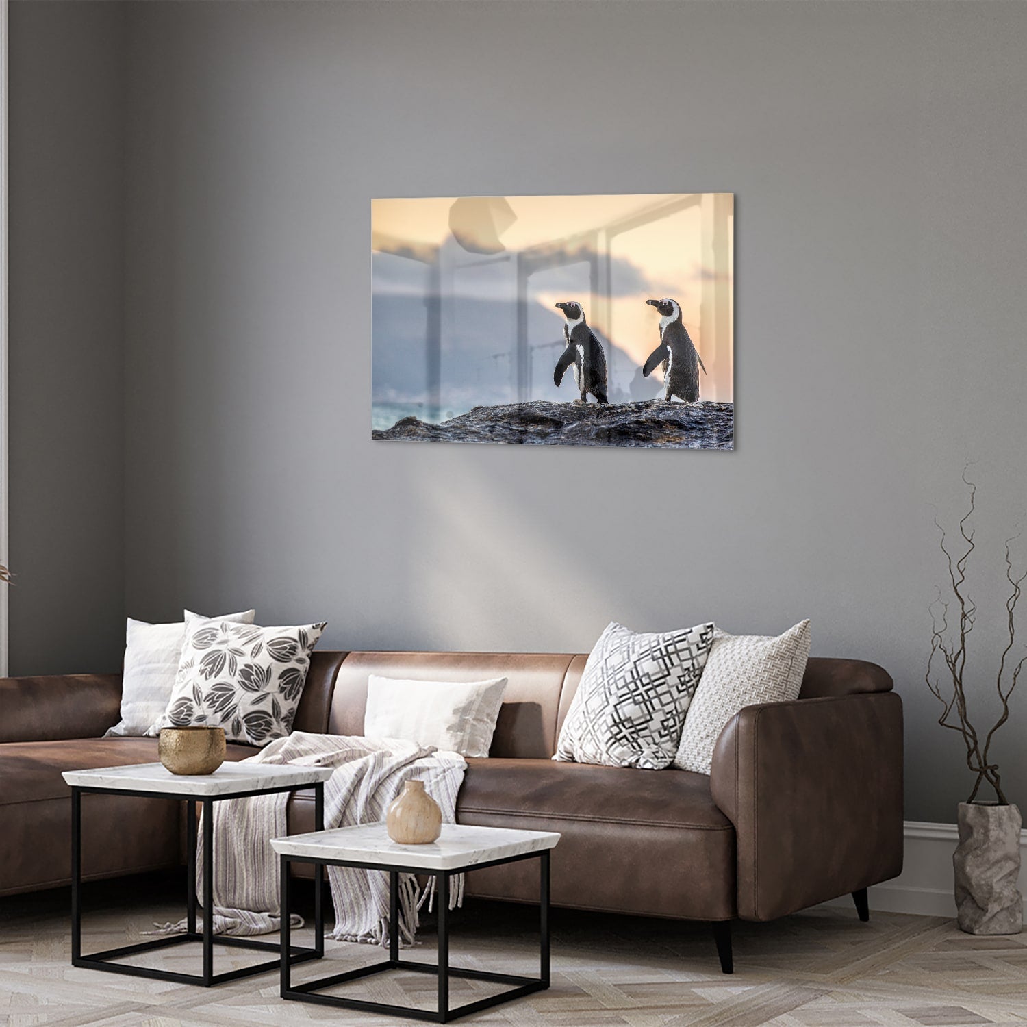 Glazen schilderij van pinguns aan zee met een zonsondergang op de achtergrond