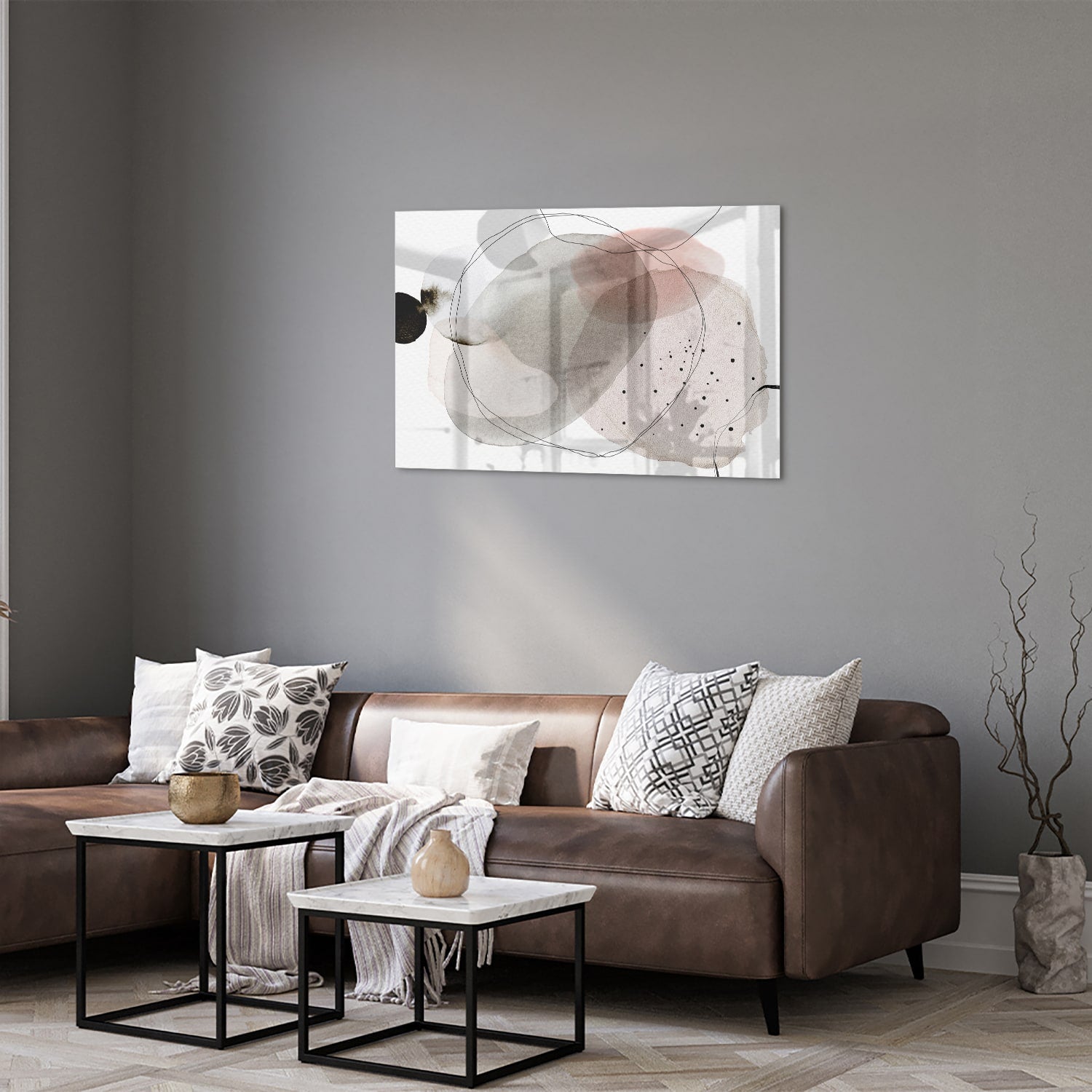 Abstract glazen schilderij met zachte pastelkleuren en organische vormen