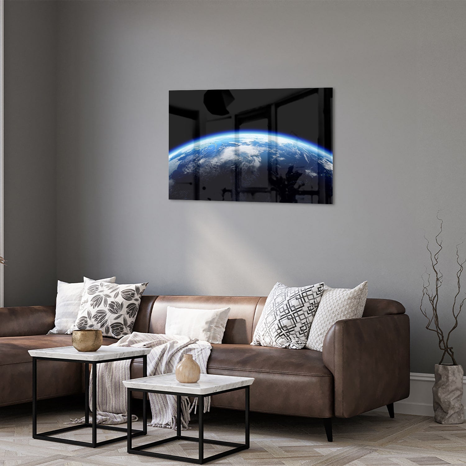 Glazen schilderij met een afbeelding van de aarde en blauwe lucht, perfect voor een moderne inrichting.