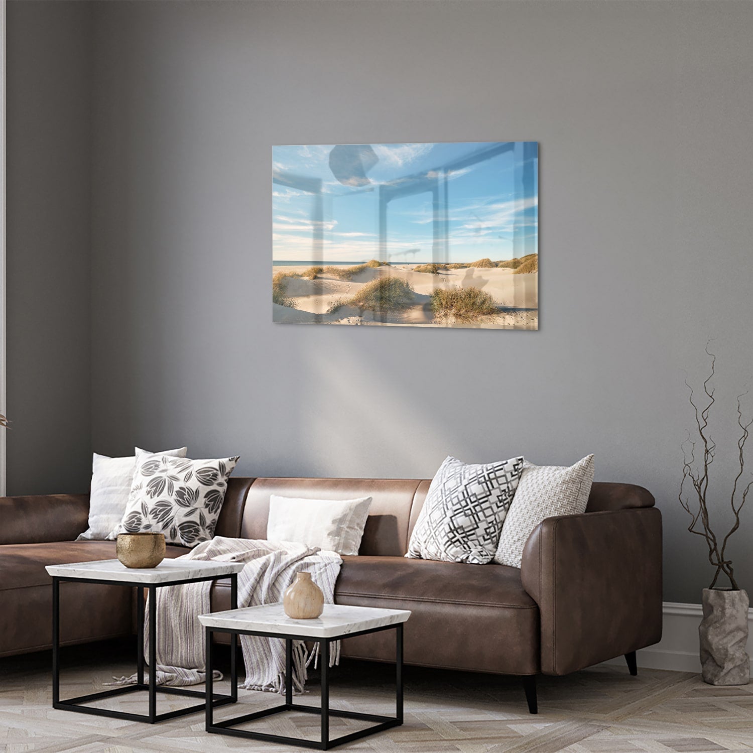 Glazen schilderij met duinen en een heldere blauwe lucht