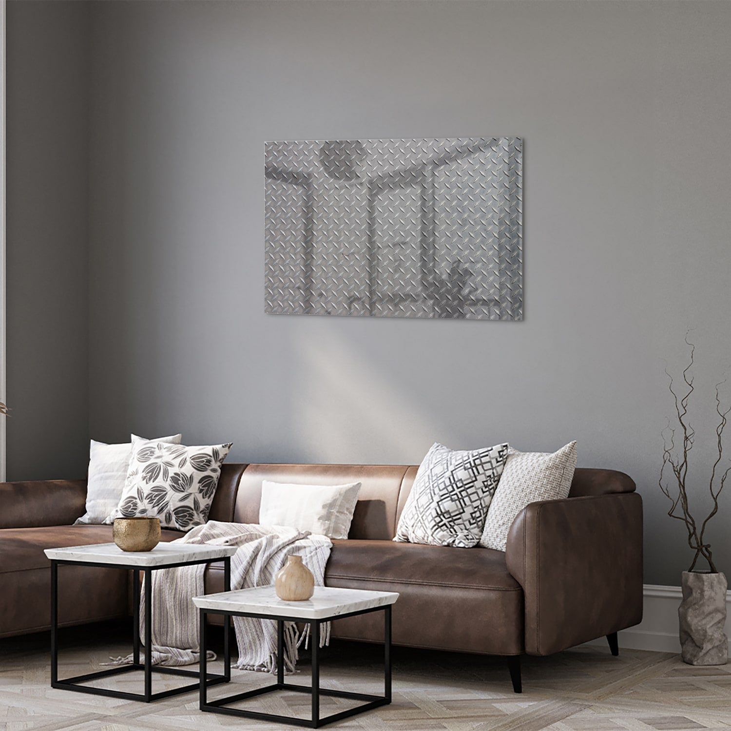 Industrile glazen schilderij met ruitpatroon aan de muur in een modern interieur.