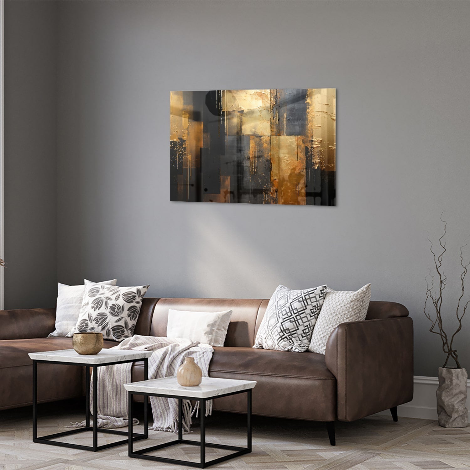 Abstract glazen schilderij in goud en zwart, perfect voor moderne interieurs.
