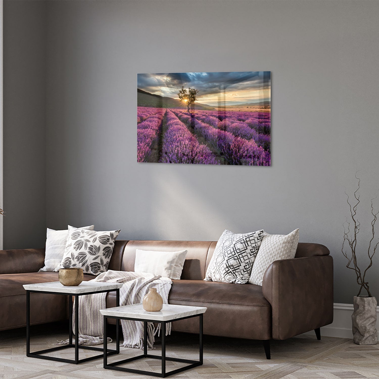Glazen schilderij van paarse lavendelvelden tijdens de zonsondergang