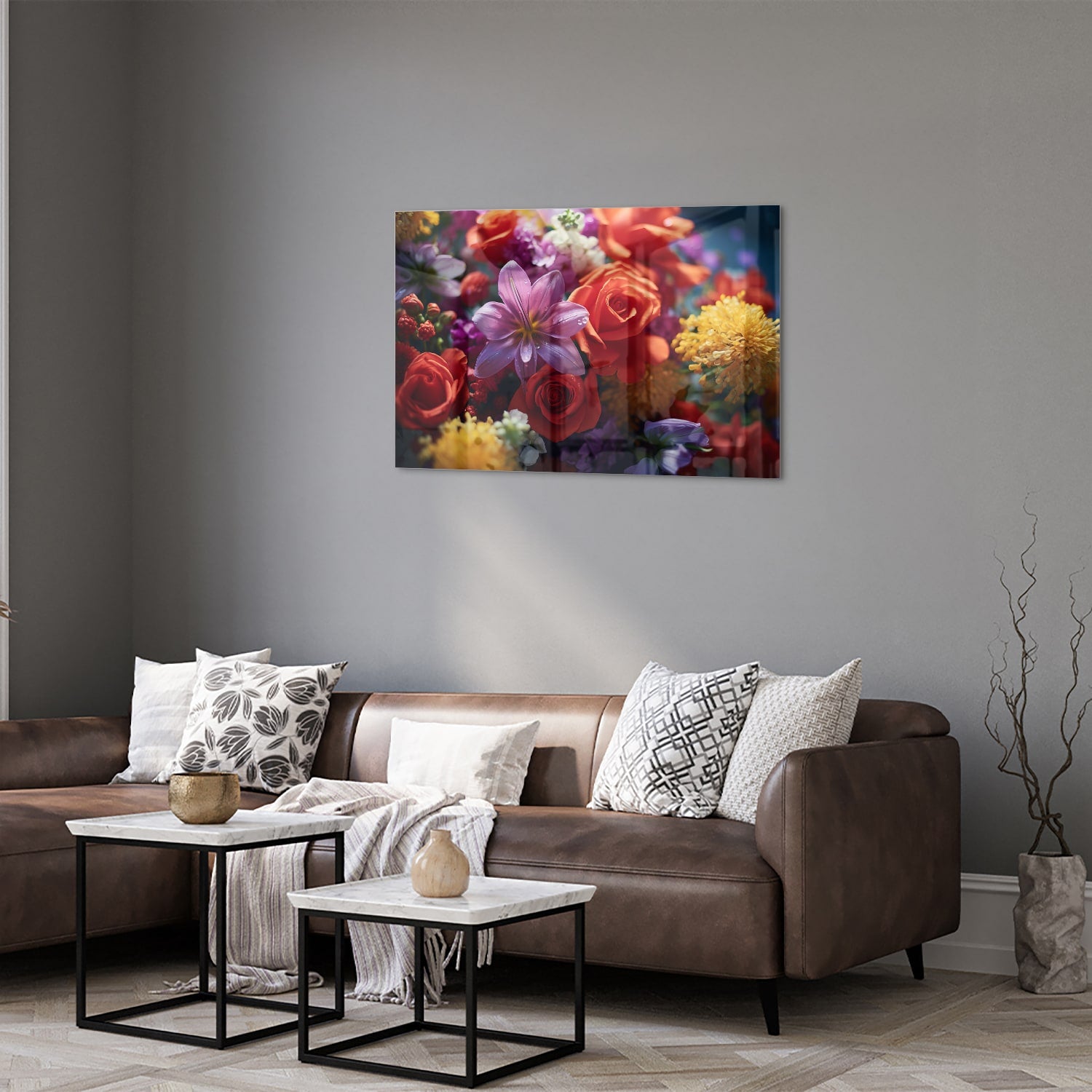 Kleurrijk glazen schilderij met een prachtige bloemencompositie.