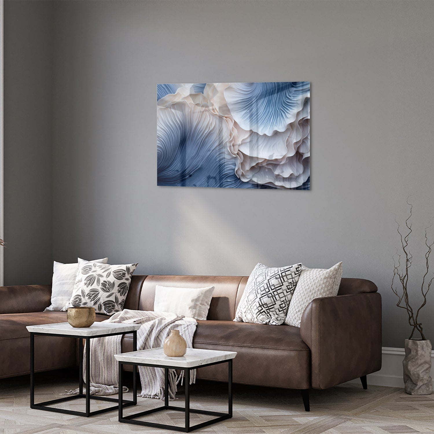 Glazen schilderij met blauw-witte patronen in modern interieur