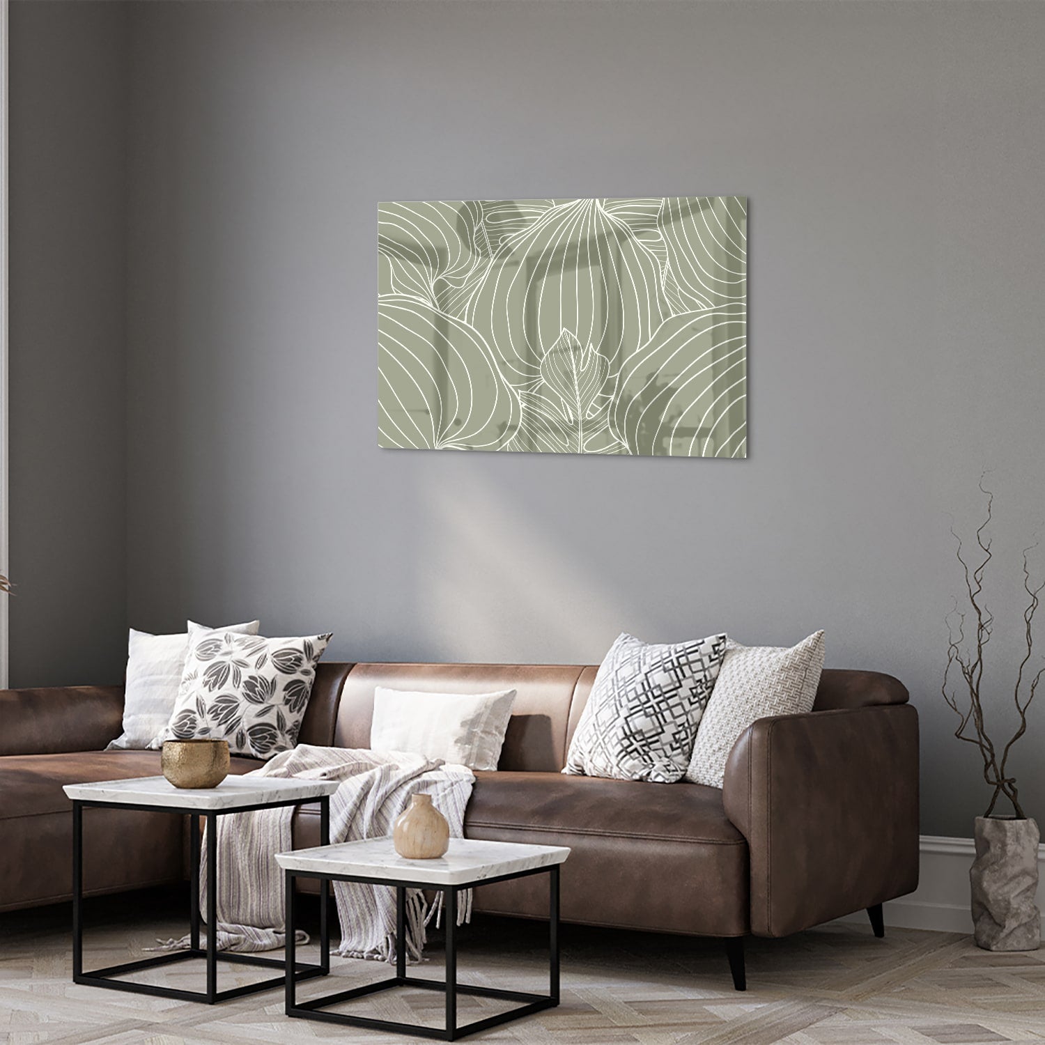 Glazen schilderij met lijnen in aardetinten aan de muur, stijlvolle woonkamer