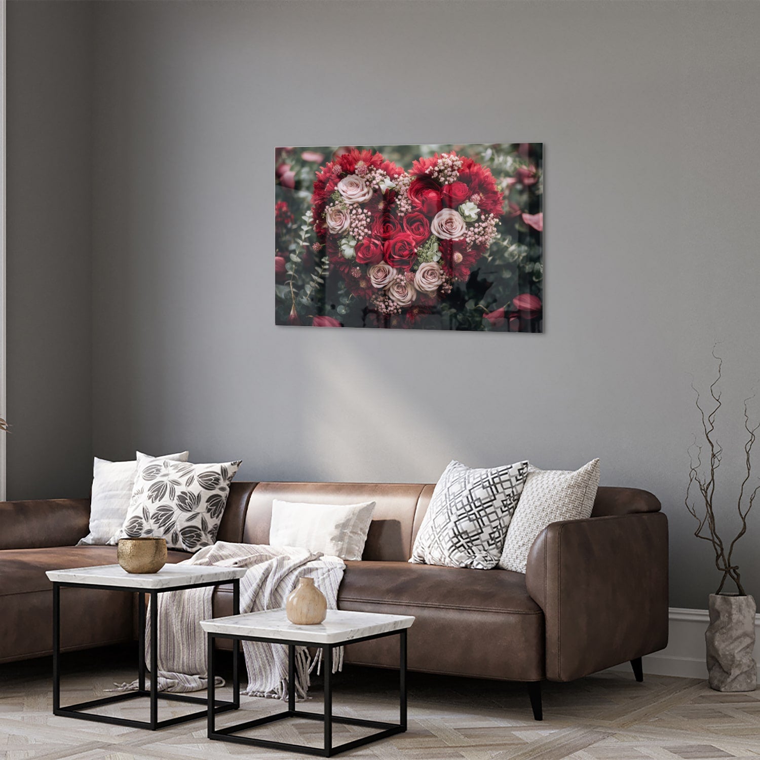 Glazen schilderij met hartvormige bloemmotieven in rood en roze
