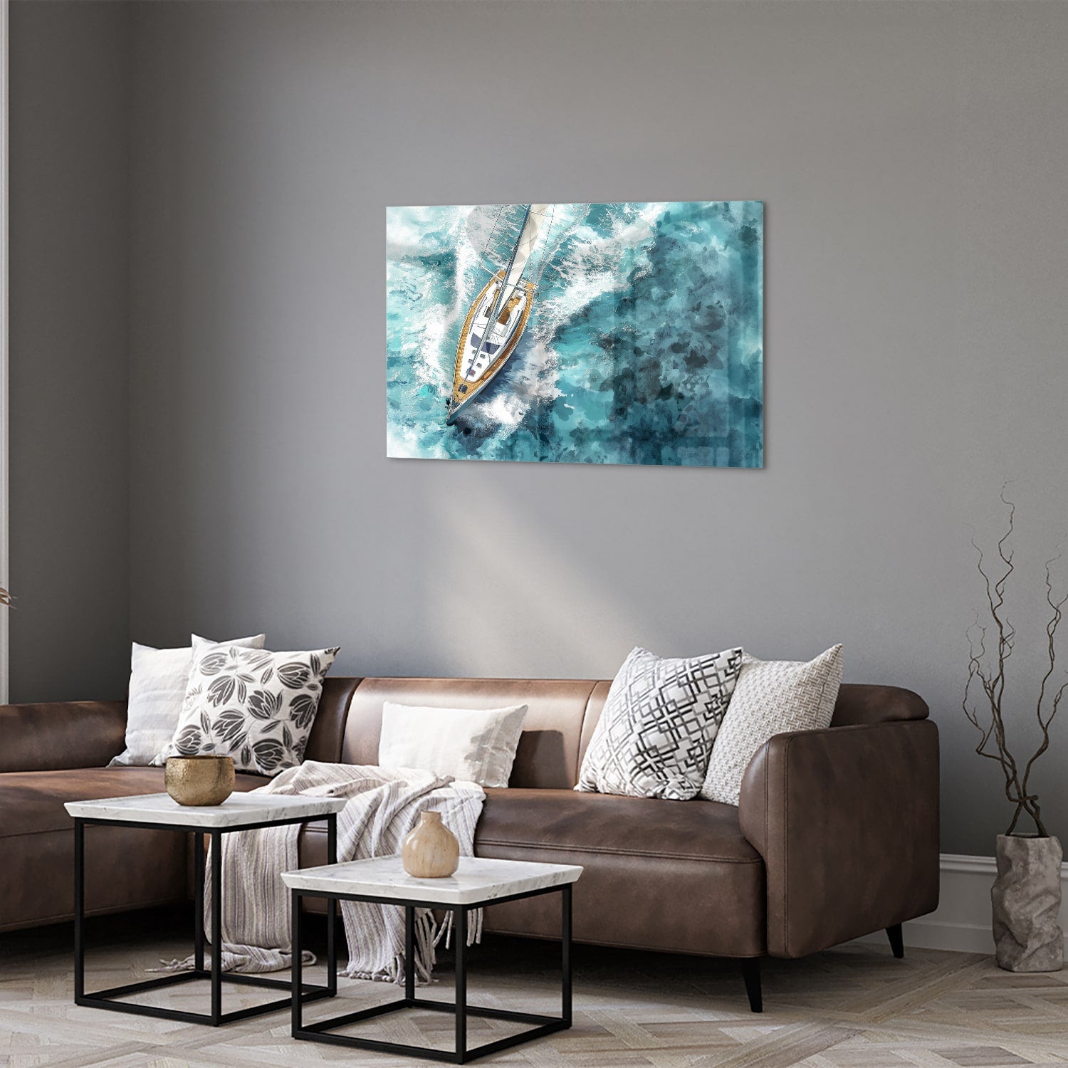 Glazen schilderij van een jacht die over een turquoise zee vaart.