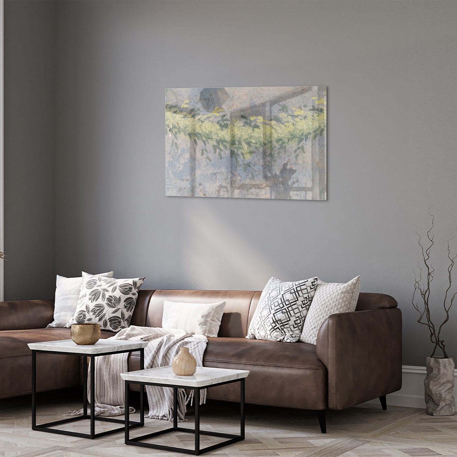Glazen schilderij van gele bloemen in een lichte kamer
