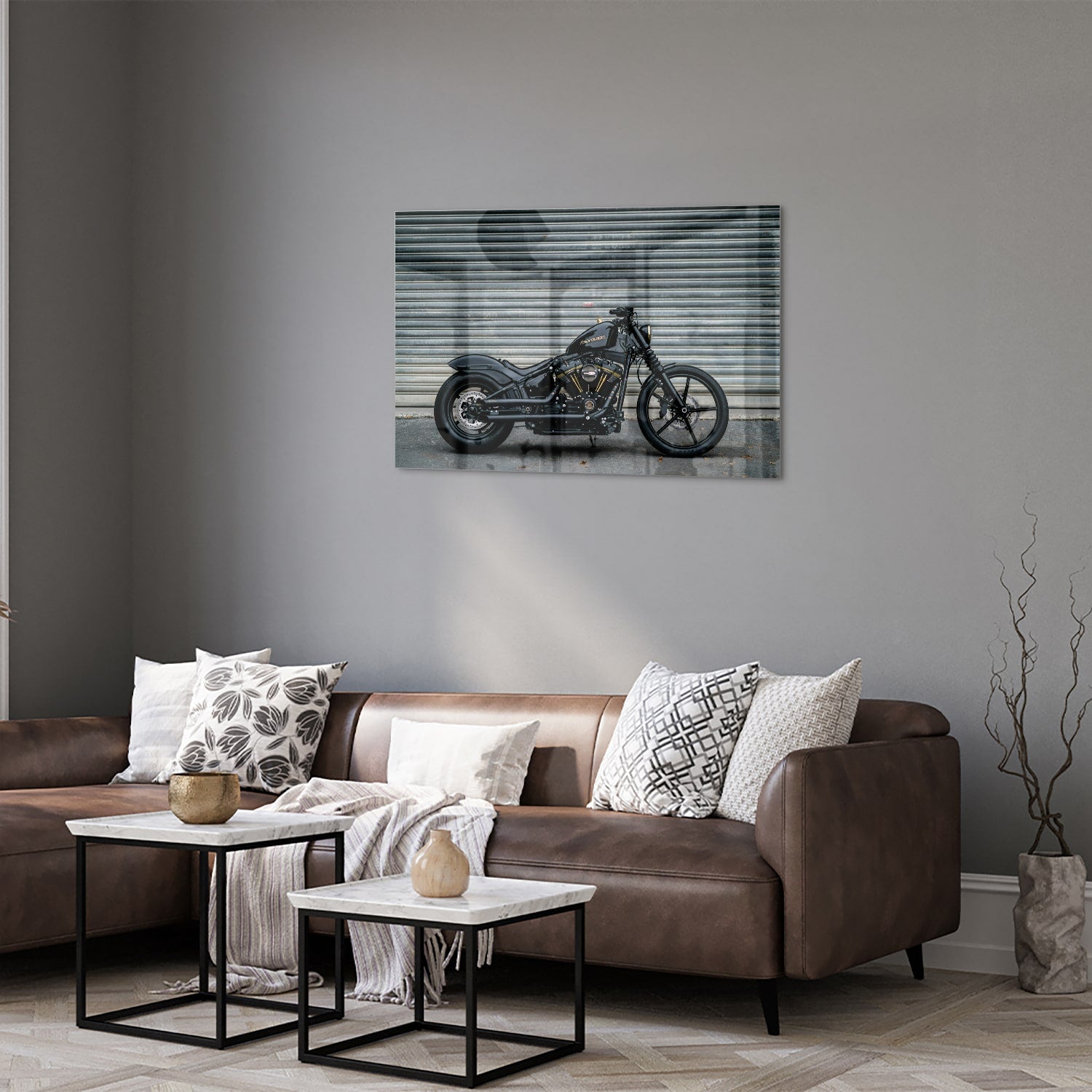 Glazen schilderij van een motor, perfect voor wanddecoratie in een modern interieur.