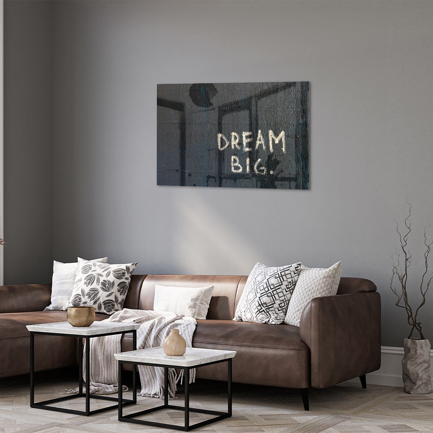 Glas schilderij met tekst 'DREAM BIG' in modern interieur