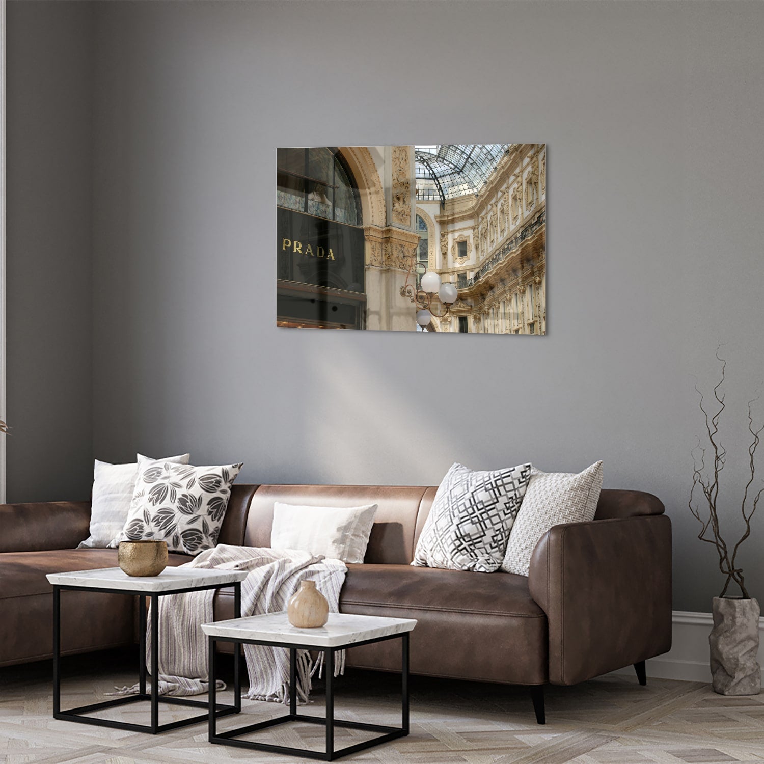 Glazen schilderij van een luxe boetiek met elegante details