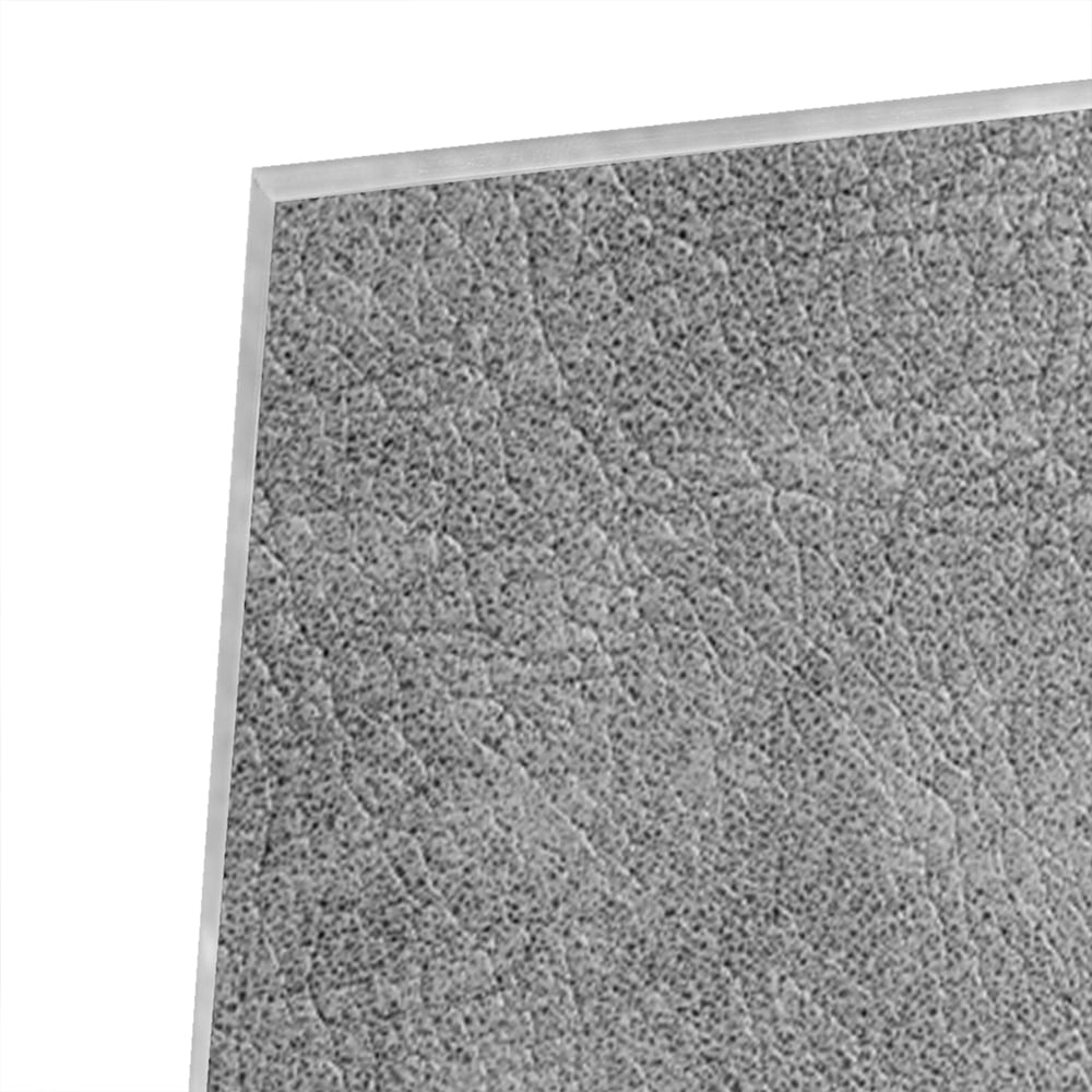 Minimalistisch glazen schilderij met subtiele schaduwen aan de muur