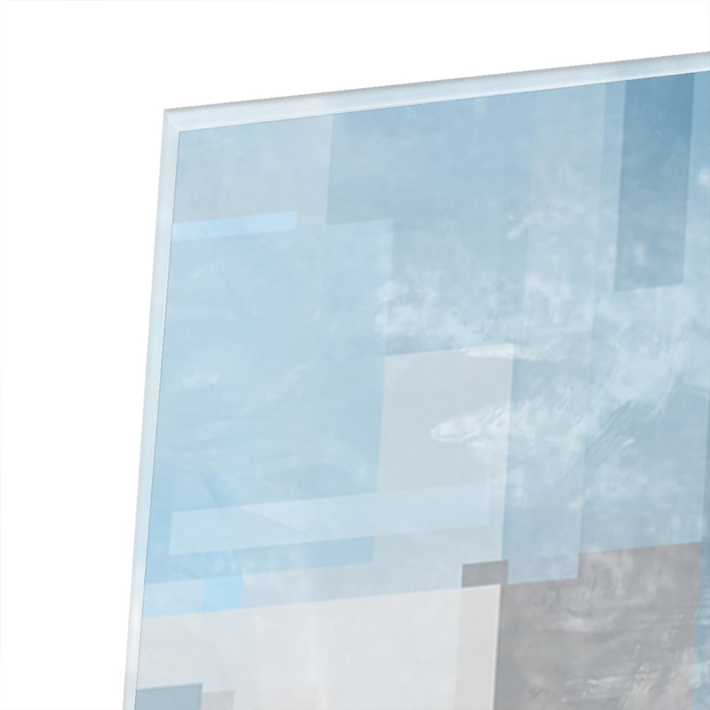 Abstract glas schilderij met blauwe en grijze tinten aan de muur