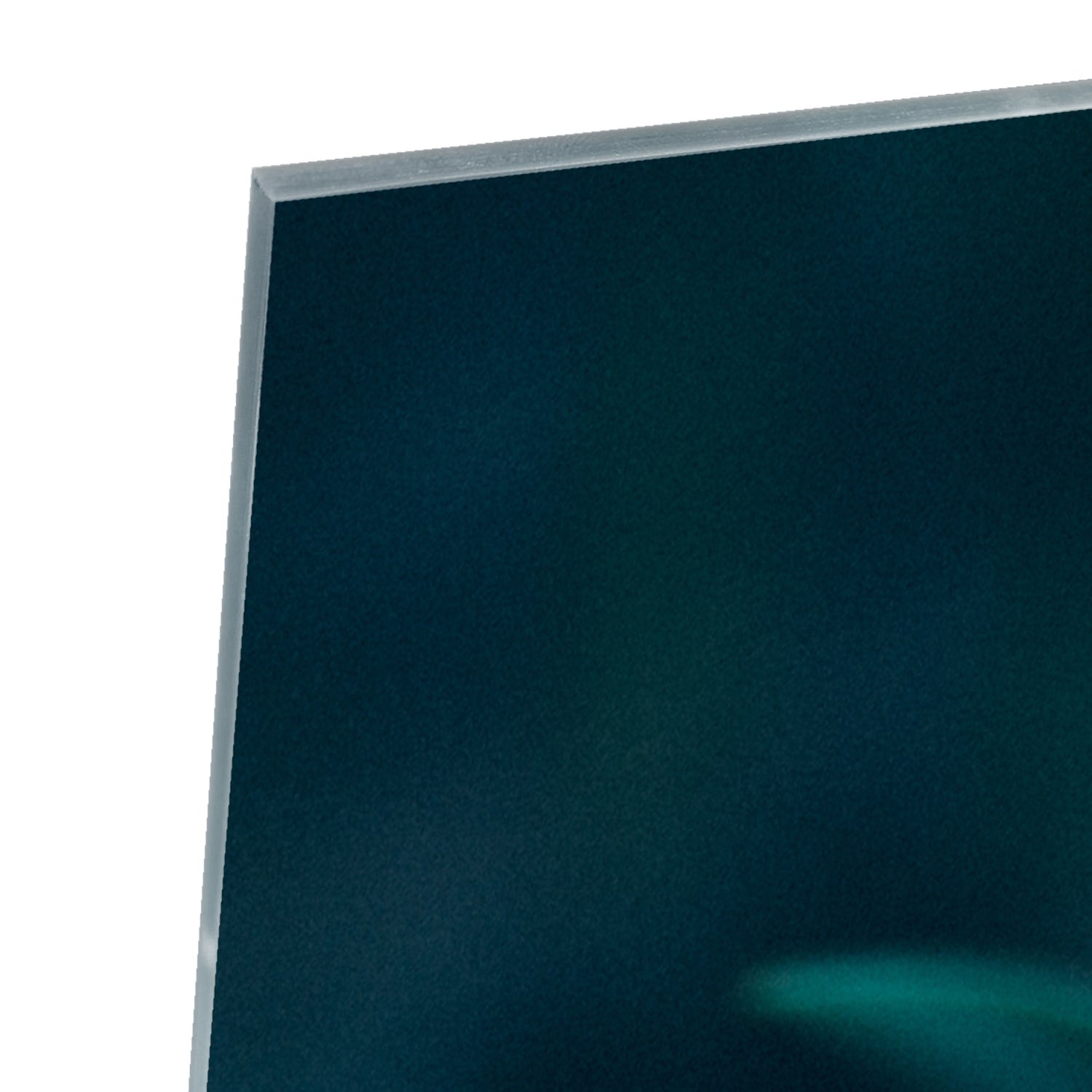 Glas schilderij van een rode tulp aan de muur in een modern interieur