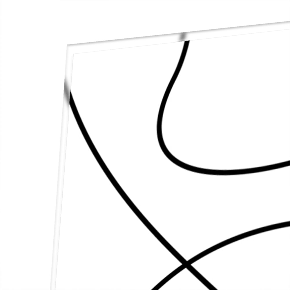 Glazen schilderij met elegante zwarte lijnen in een moderne woonkamer.