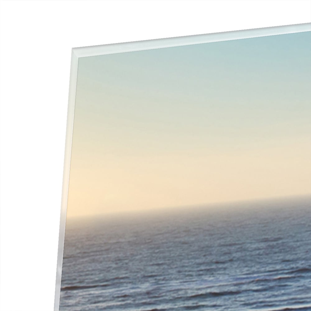 Glazen schilderij van een zandpad naar het strand met duinen en zee.