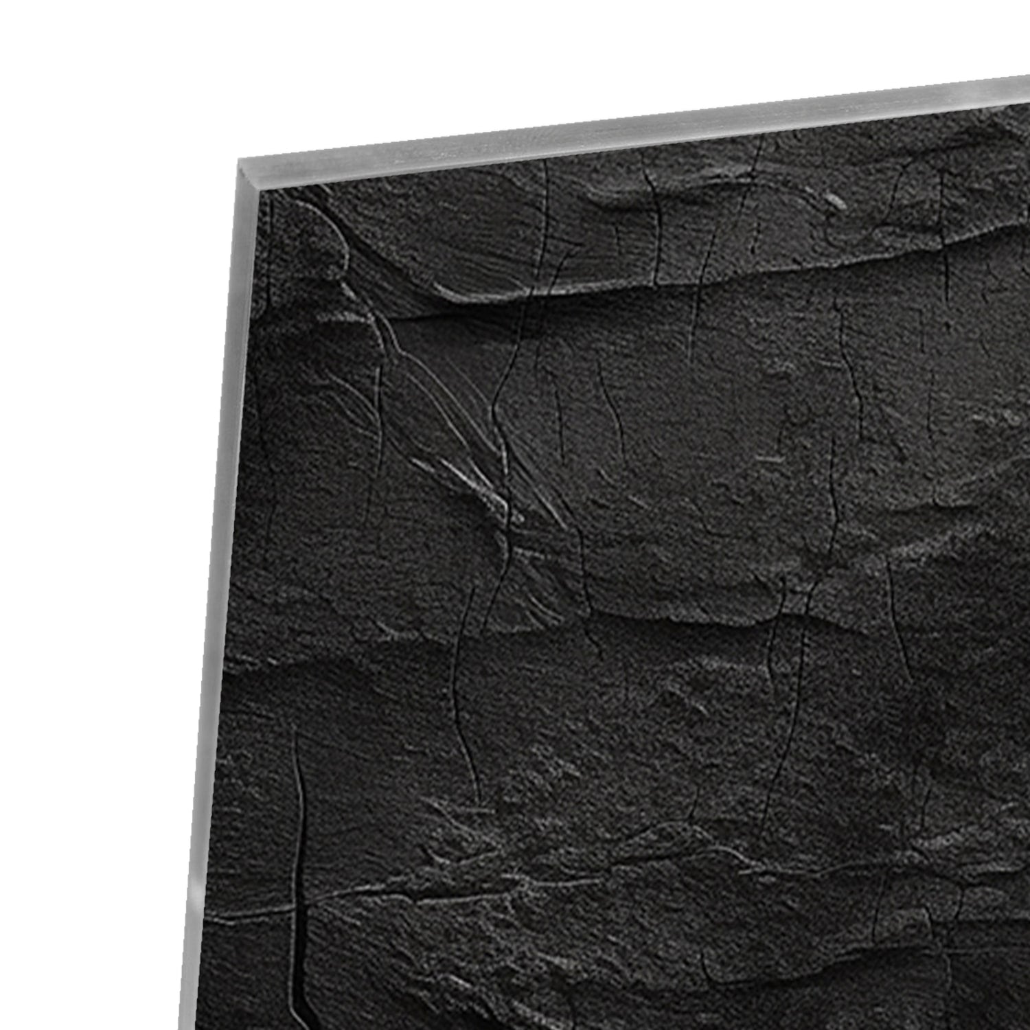 Abstract glazen schilderij in zwart en wit hangt aan de muur in een moderne woonkamer.