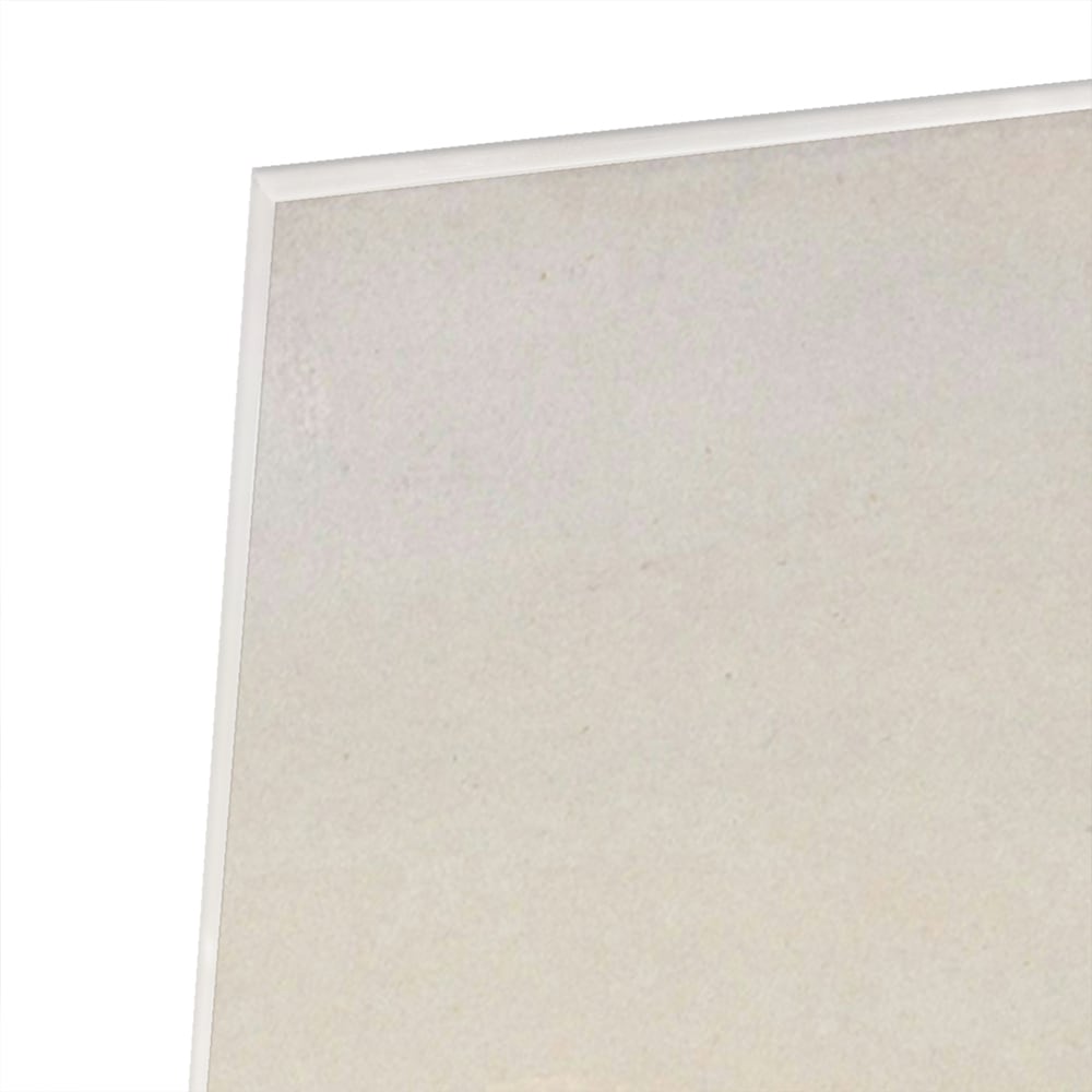 Glazenschilderij van een rustiek landschap met bergen en zonsopgang.