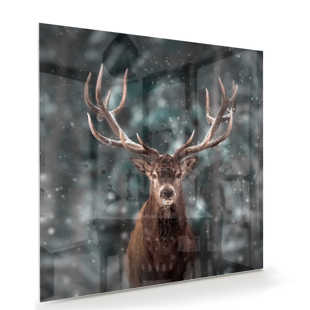 Glazen schilderij van een hert in een winterse setting