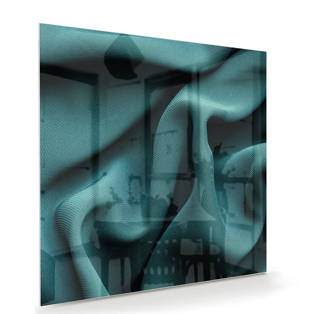 Elegante blauwgroene glazen schilderij in een moderne woonomgeving.