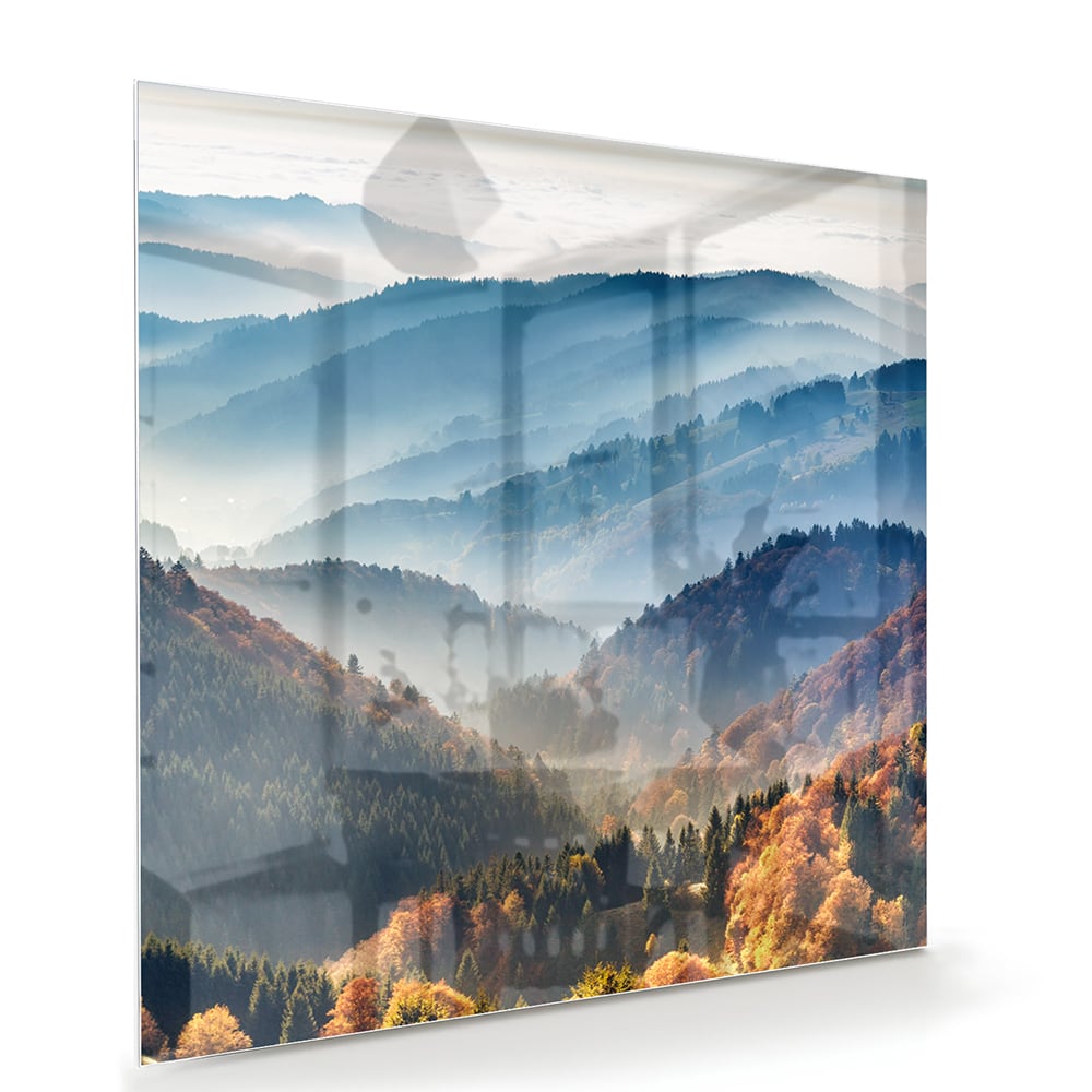 Glazen schilderij met een adembenemend berglandschap in warme herfstkleuren