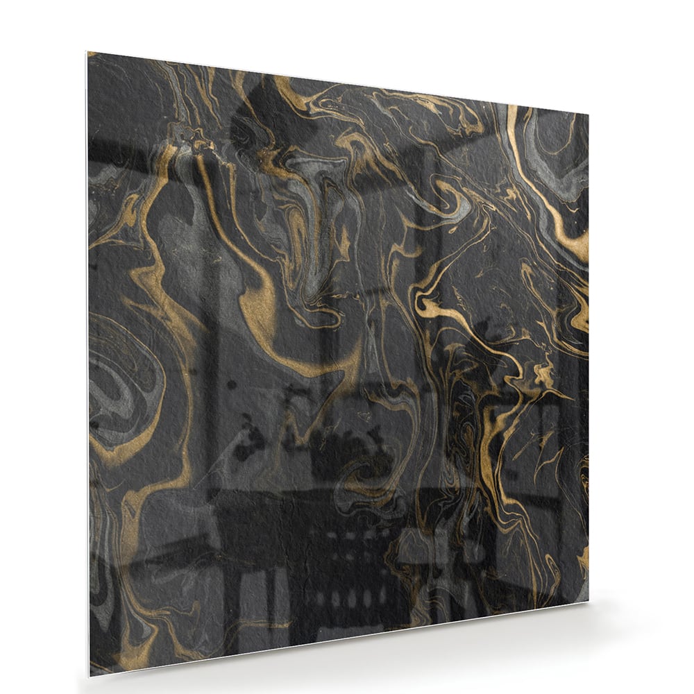 Zwart-gouden glazen schilderij met marmerachtige patronen aan de muur