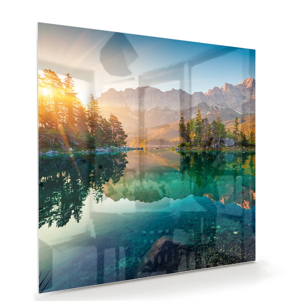 Glazen schilderij van een berglandschap met reflectie in het meer.