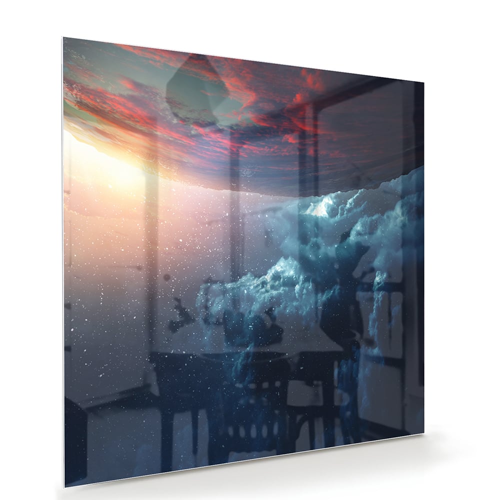 Glazen schilderij met een kosmisch uitzicht en kleurrijke lucht in woonkamer.