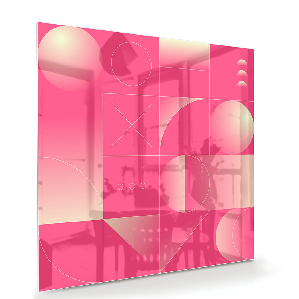 Modern glazen schilderij in frisroze met geometrische vormen.